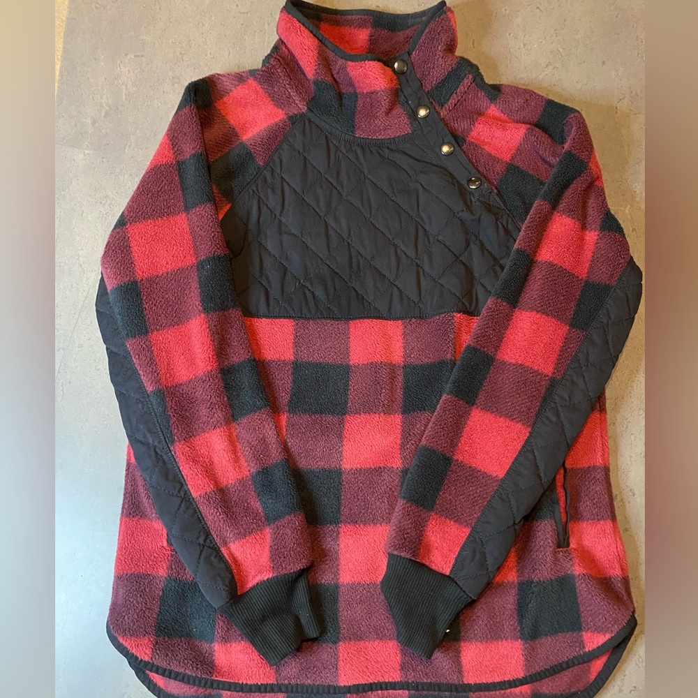 Abercrombie & Fitch Red and Black Plaid Pullover